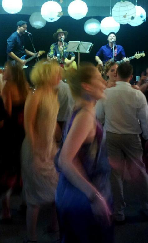 563008_652323668112616_2068462720_n